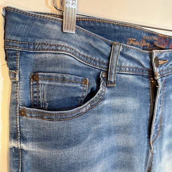 Faded Glory Light Wash Blue Denim Capri Jean Cuffed Hem Zipper Button Pockets 14 - Picture 5 of 9